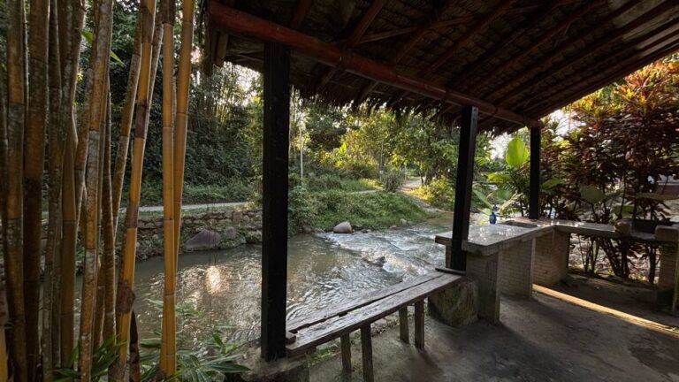 Homestay Anhar riverside view in Janda Baik