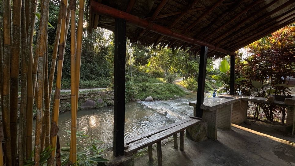 Homestay Anhar riverside view in Janda Baik